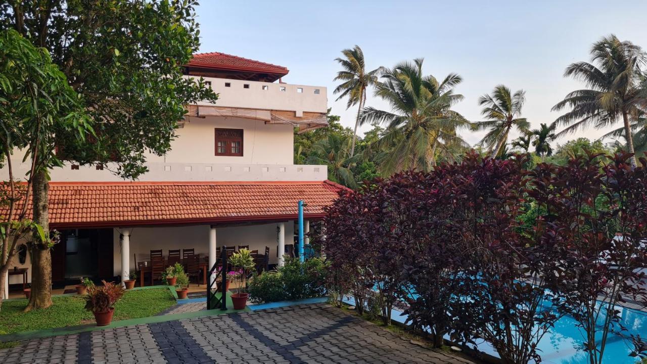 Villa Талпе Екстер'єр фото